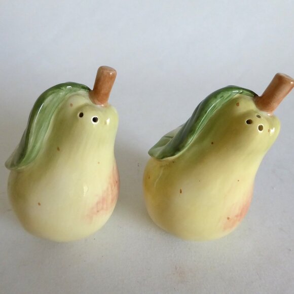 NEW FITZ & FLOYD SUMMER HILL CERAMIC PEAR FRUIT SALT & PEPPER SHAKER 3 PIECE SET - Picture 8 of 10